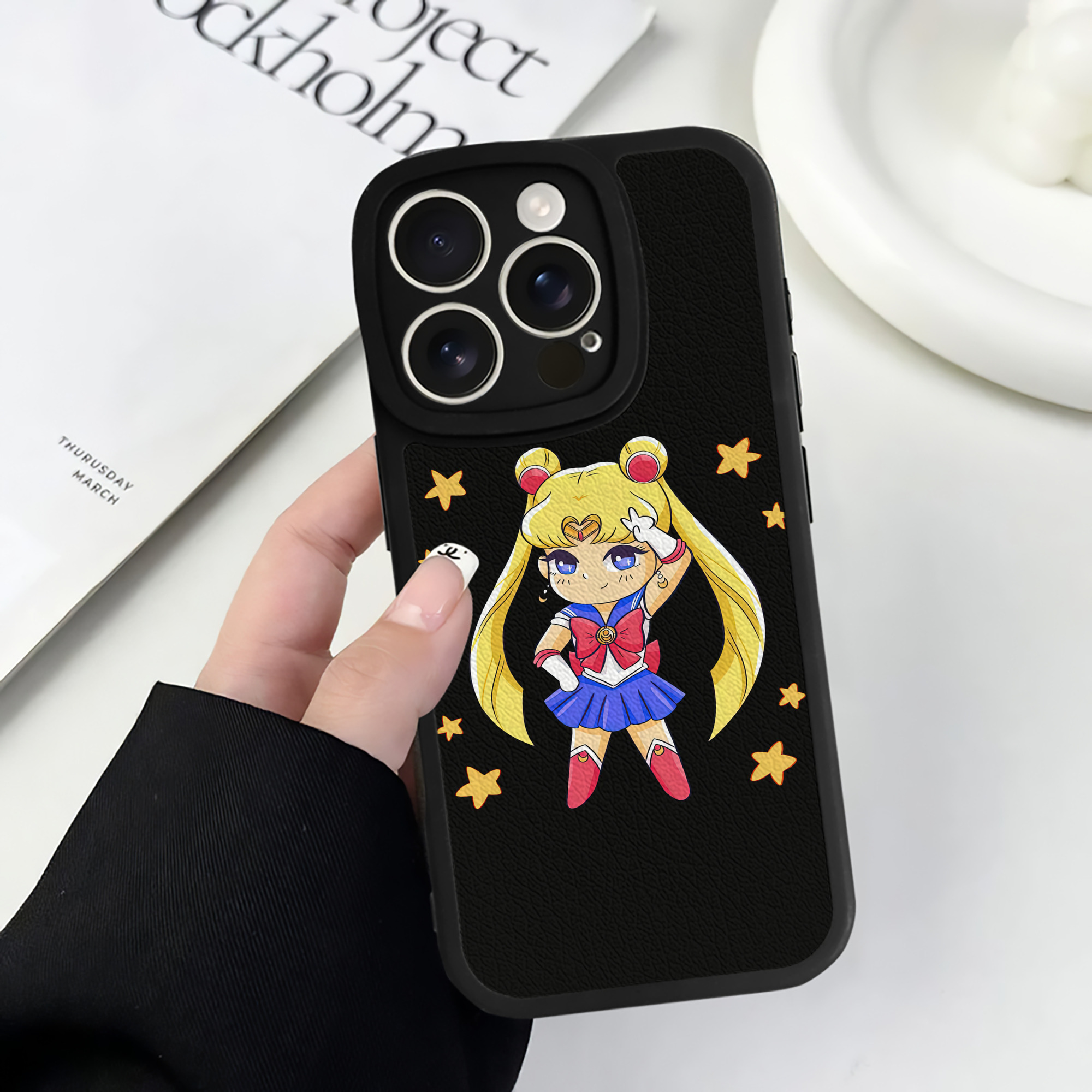 （画像用） 美少女戦士セーラームーン 月野 うさぎ つきの うさぎ Sailor Moon Tsukino Usagi 【iPhone 16シリーズ対応】シリコンスマホケース（レザー調） 材質：シリコン